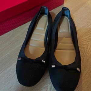 New with Box Kelly & Katie Black Flats Women’s Size 8
